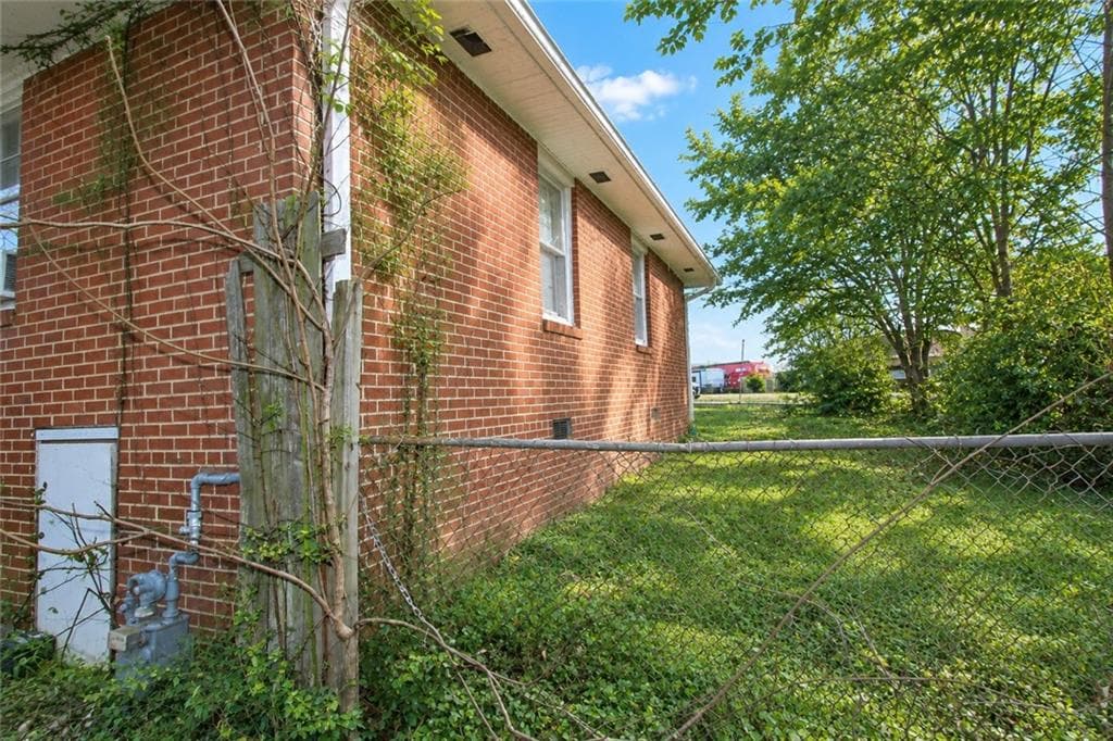 3 bedroom, 1 bathroom, 1,221 sq ft single family residence for sale at 154 Privette Road, Marietta, GA 30008 — photo 9