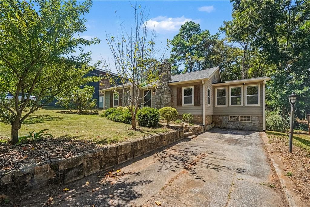 3 bedroom, 2 bathroom, 1,544 sq ft single family residence under contract at 442 Spring Drive, Pine Lake, GA 30072 — photo 3
