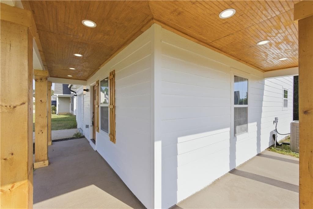 3 bedroom, 3 bathroom, 1,392 sq ft single family residence for sale at 257 Marsh Glen DRIVE Drive, Jonesboro, GA 30238 — photo 8
