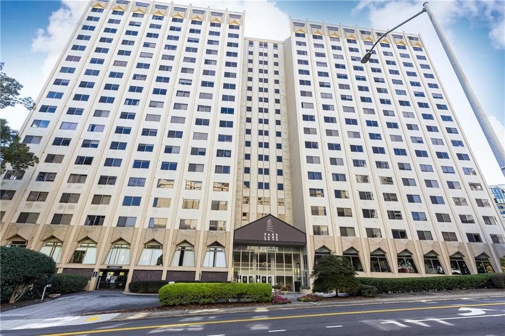 1 bedroom, 1 bathroom, 505 sq ft condominium for sale at 2479 Peachtree Road 1509, Atlanta, GA 30305 — photo 1 of 30
