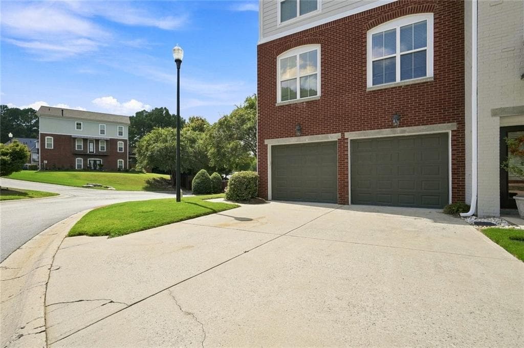 4 bedroom, 4 bathroom, 2,398 sq ft townhouse for sale at 6035 Brookside Oak Circle, Norcross, GA 30093 — photo 3