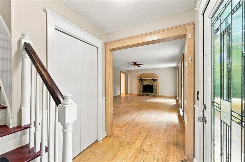 4 bedroom, 4 bathroom, 2,128 sq ft single family residence for sale at 1513 Sandpiper Drive, Woodstock, GA 30189 — photo 2