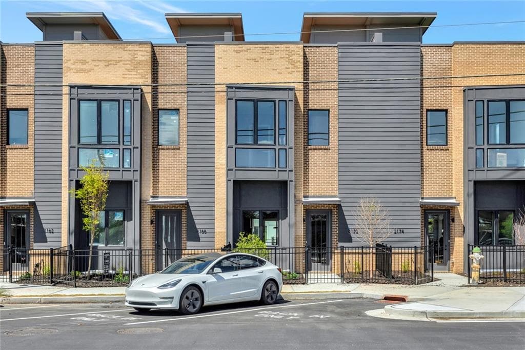 3 bedroom, 4 bathroom, 2,200 sq ft townhouse for sale at 2170 Bristol Cove, Chamblee, GA 30341