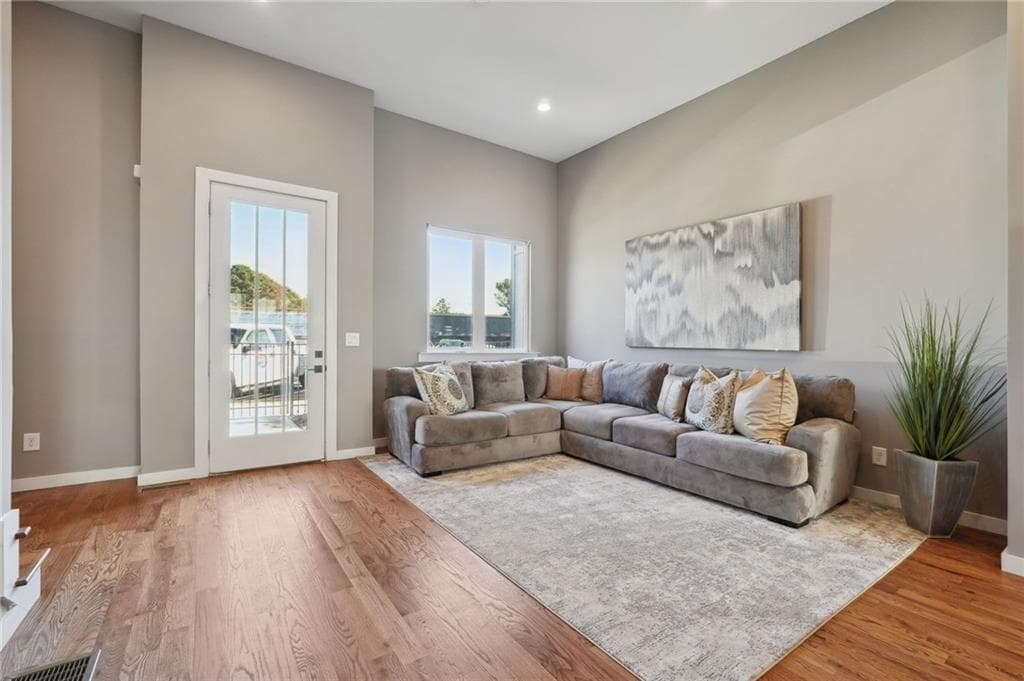 3 bedroom, 4 bathroom, 2,200 sq ft townhouse for sale at 2170 Bristol Cove, Chamblee, GA 30341 — photo 3