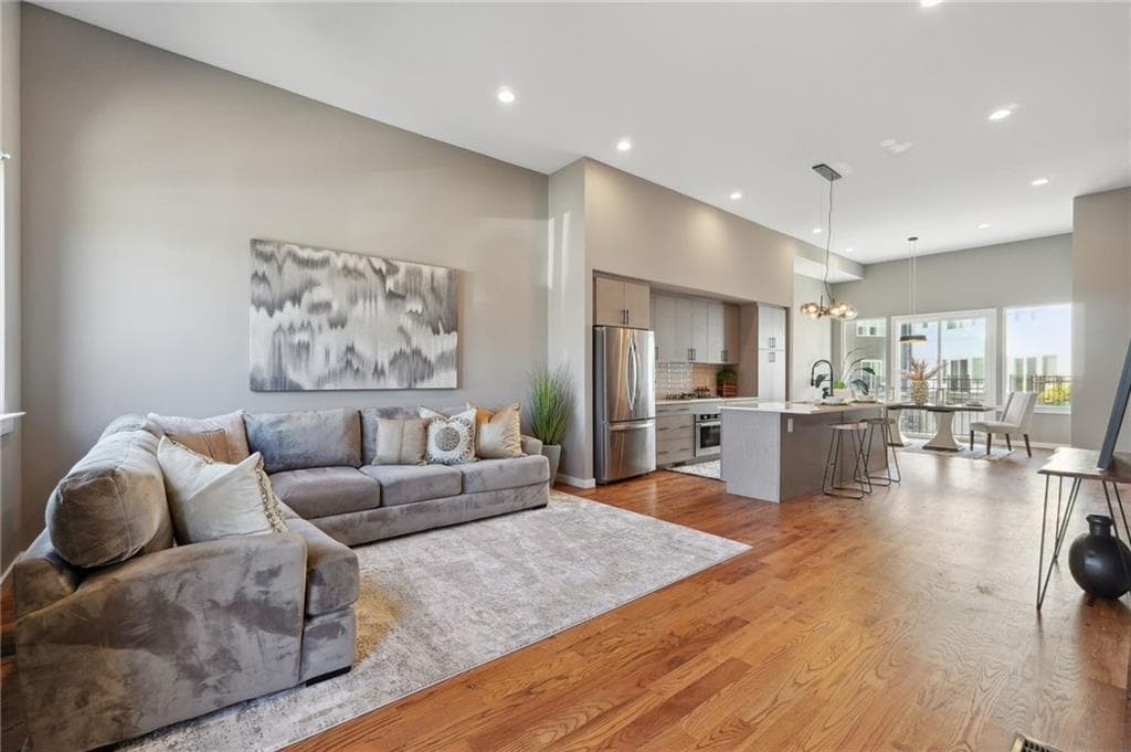 3 bedroom, 4 bathroom, 2,200 sq ft townhouse for sale at 2170 Bristol Cove, Chamblee, GA 30341 — photo 4