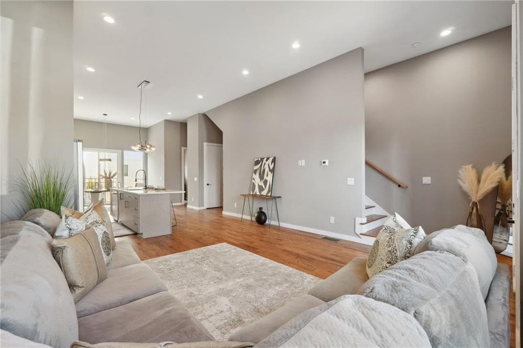 3 bedroom, 4 bathroom, 2,200 sq ft townhouse for sale at 2170 Bristol Cove, Chamblee, GA 30341 — photo 5