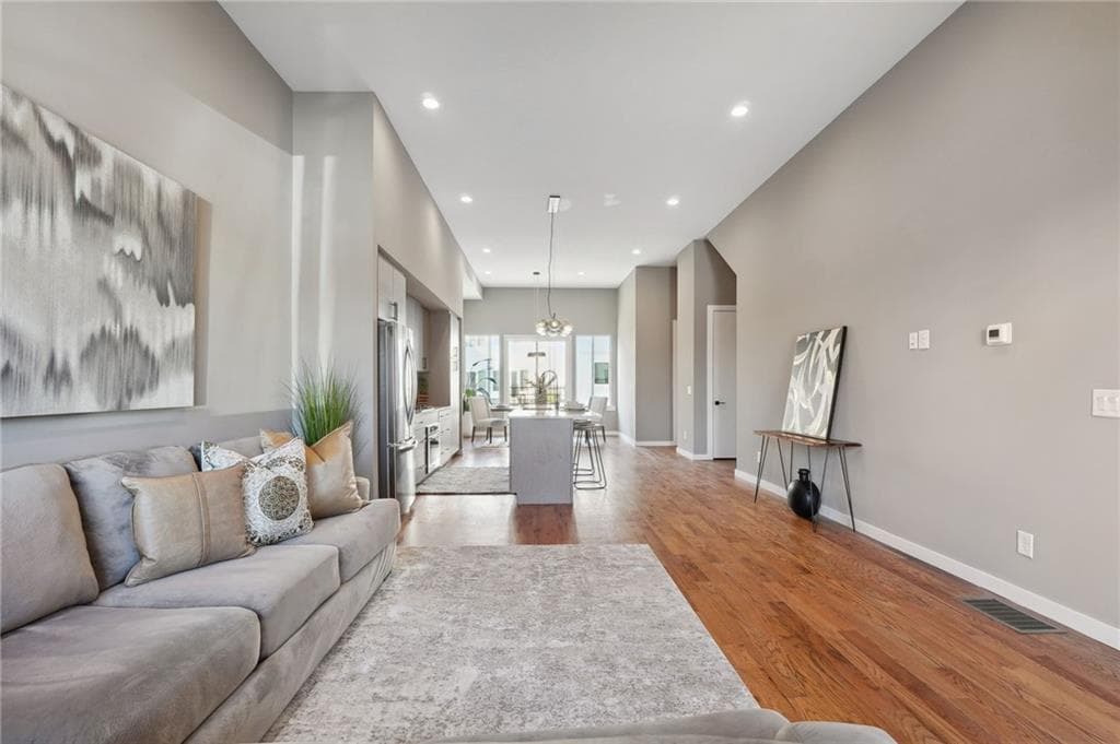 3 bedroom, 4 bathroom, 2,200 sq ft townhouse for sale at 2170 Bristol Cove, Chamblee, GA 30341 — photo 6