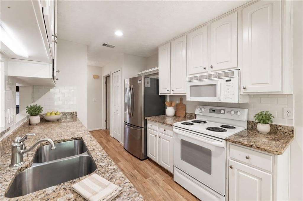 2 bedroom, 2 bathroom, 1,450 sq ft condominium for sale at 18 Normandy Court, Atlanta, GA 30324 — photo 4