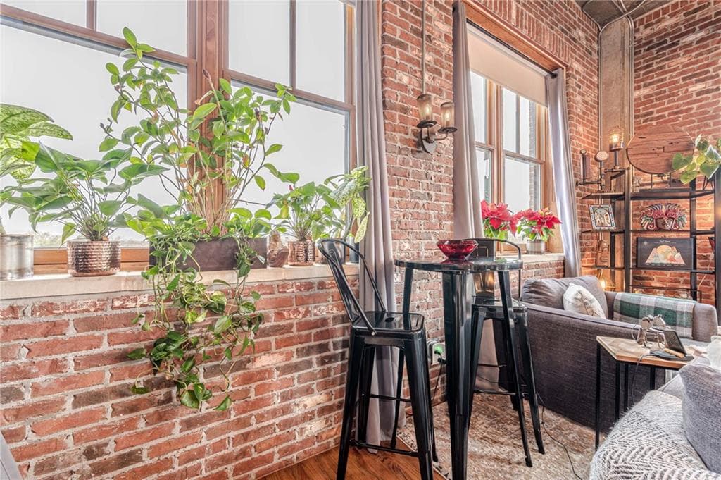 2 bedroom, 2 bathroom, 1,125 sq ft condominium for sale at 3235 Roswell Road 819, Atlanta, GA 30305 — photo 3