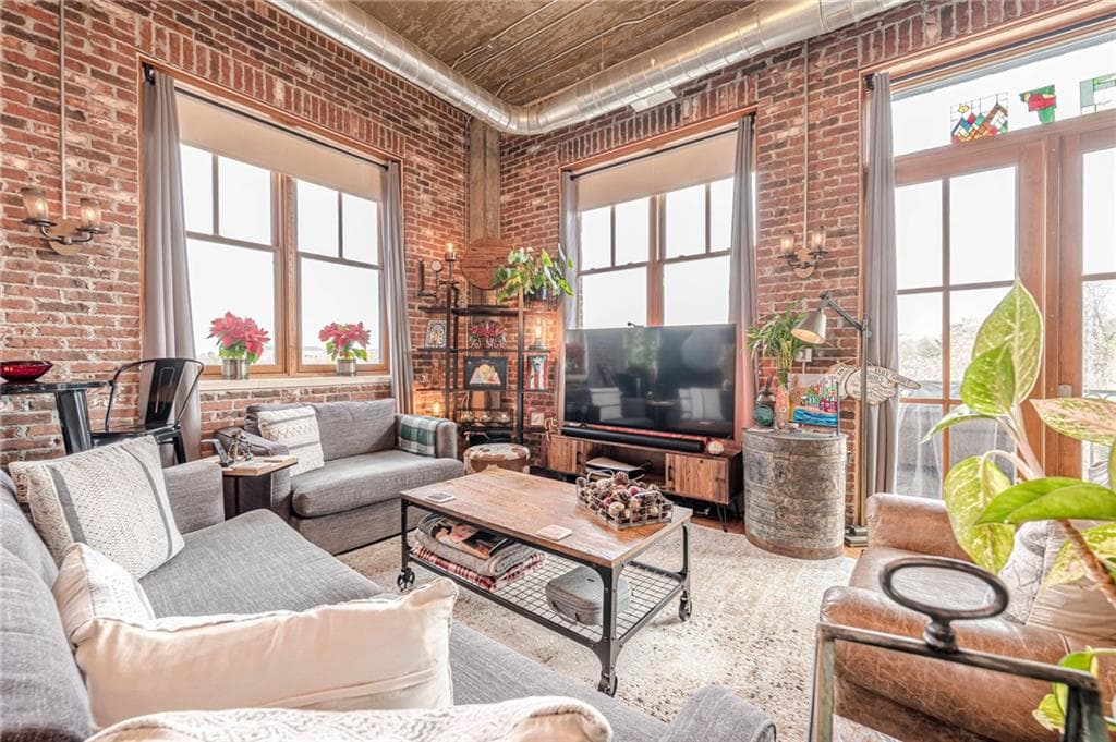 2 bedroom, 2 bathroom, 1,125 sq ft condominium for sale at 3235 Roswell Road 819, Atlanta, GA 30305 — photo 5