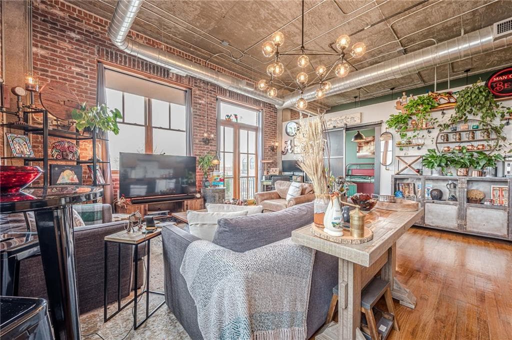 2 bedroom, 2 bathroom, 1,125 sq ft condominium for sale at 3235 Roswell Road 819, Atlanta, GA 30305 — photo 6