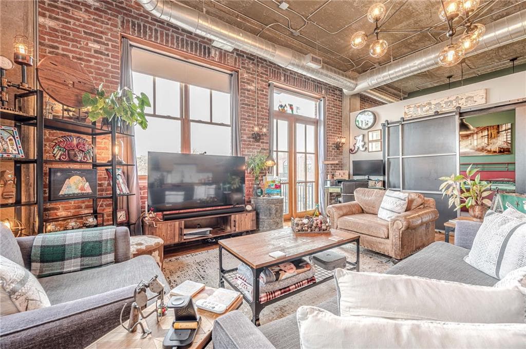 2 bedroom, 2 bathroom, 1,125 sq ft condominium for sale at 3235 Roswell Road 819, Atlanta, GA 30305 — photo 7