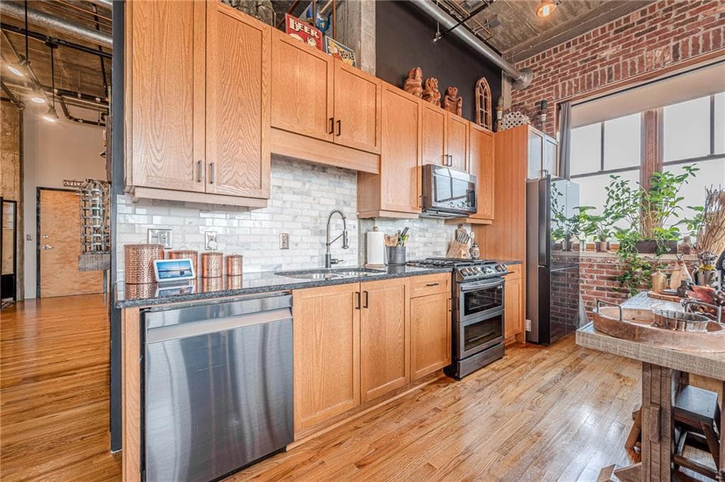2 bedroom, 2 bathroom, 1,125 sq ft condominium for sale at 3235 Roswell Road 819, Atlanta, GA 30305 — photo 10