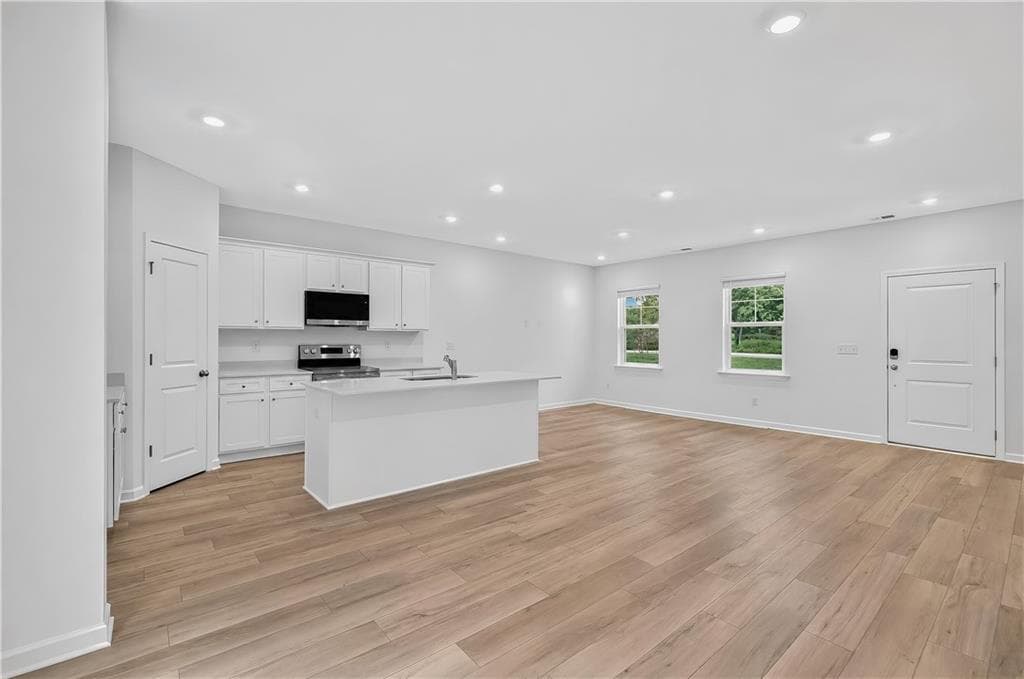 4 bedroom, 4 bathroom, 2,023 sq ft single family residence for sale at 73 Sea Grove Drive, Rome, GA 30161 — photo 2