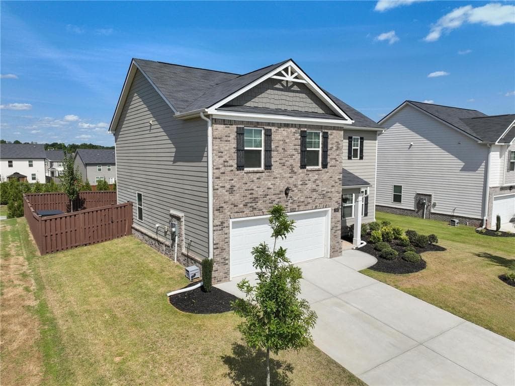 4 bedroom, 3 bathroom, 2,361 sq ft single family residence for sale at 258 Aster Avenue, Locust Grove, GA 30248 — photo 3