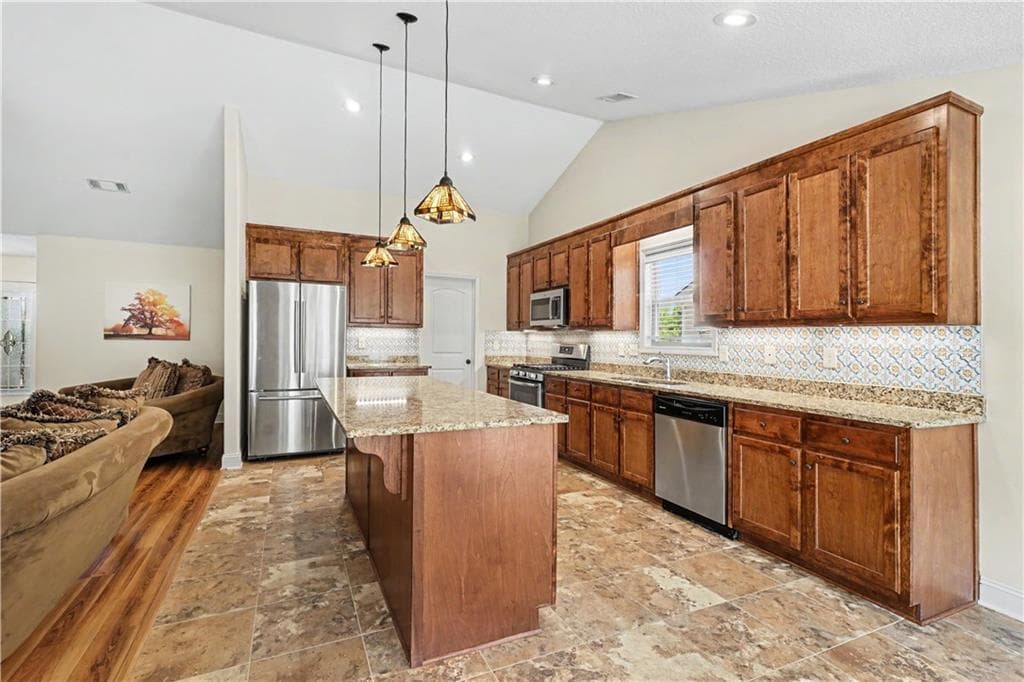 4 bedroom, 3 bathroom, 2,272 sq ft single family residence under contract at 810 Brandon Drive, Winder, GA 30680 — photo 2