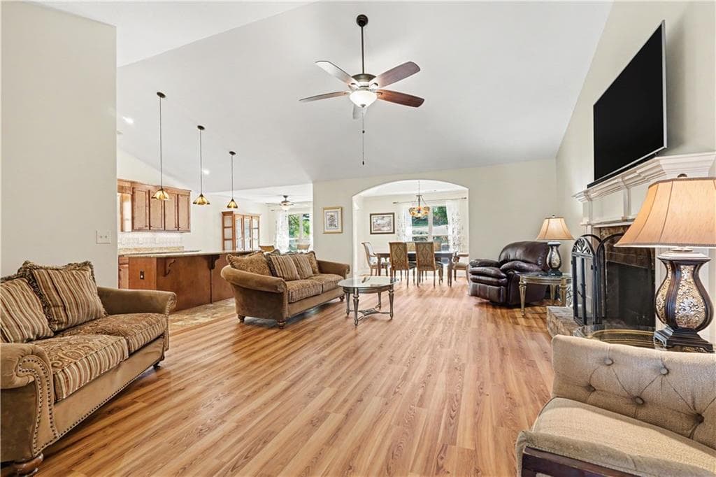 4 bedroom, 3 bathroom, 2,272 sq ft single family residence under contract at 810 Brandon Drive, Winder, GA 30680 — photo 3