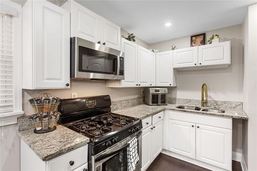 4 bedroom, 2 bathroom, 1,474 sq ft single family residence for sale at 670 Montclair Drive, Smyrna, GA 30082 — photo 2