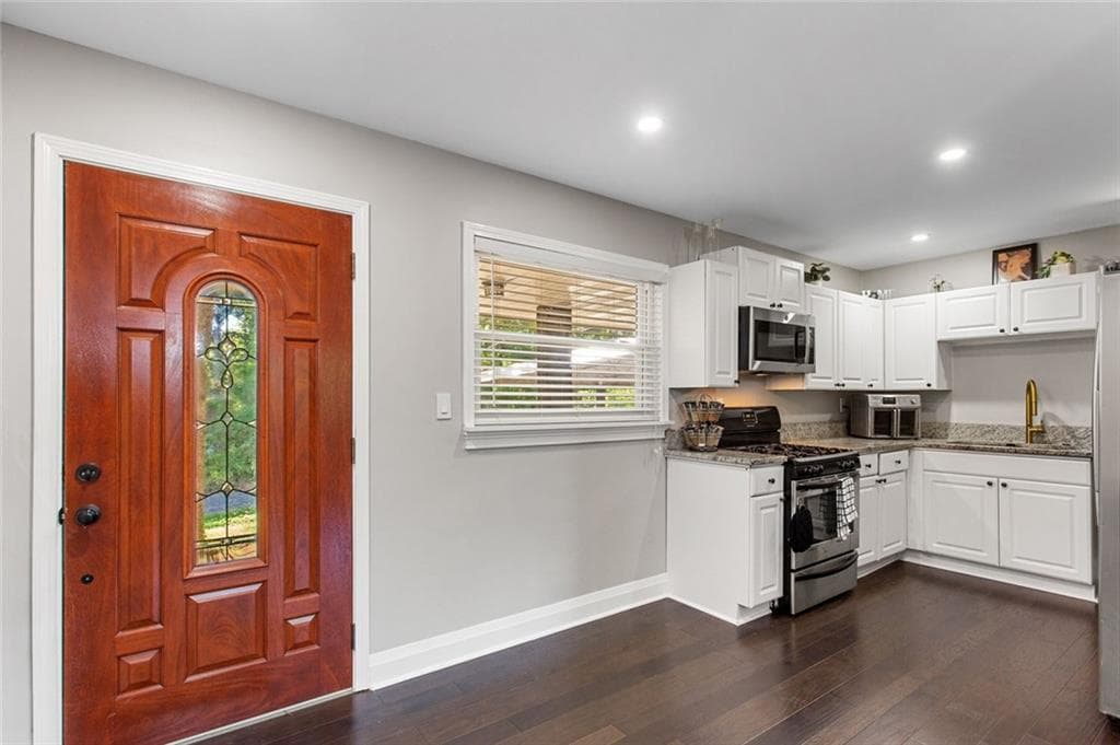 4 bedroom, 2 bathroom, 1,474 sq ft single family residence for sale at 670 Montclair Drive, Smyrna, GA 30082 — photo 8