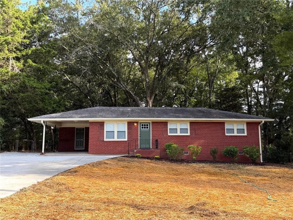 3 bedroom, 2 bathroom, 1,125 sq ft single family residence under contract at 11601 Veterans Memorial Highway, Douglasville, GA 30134