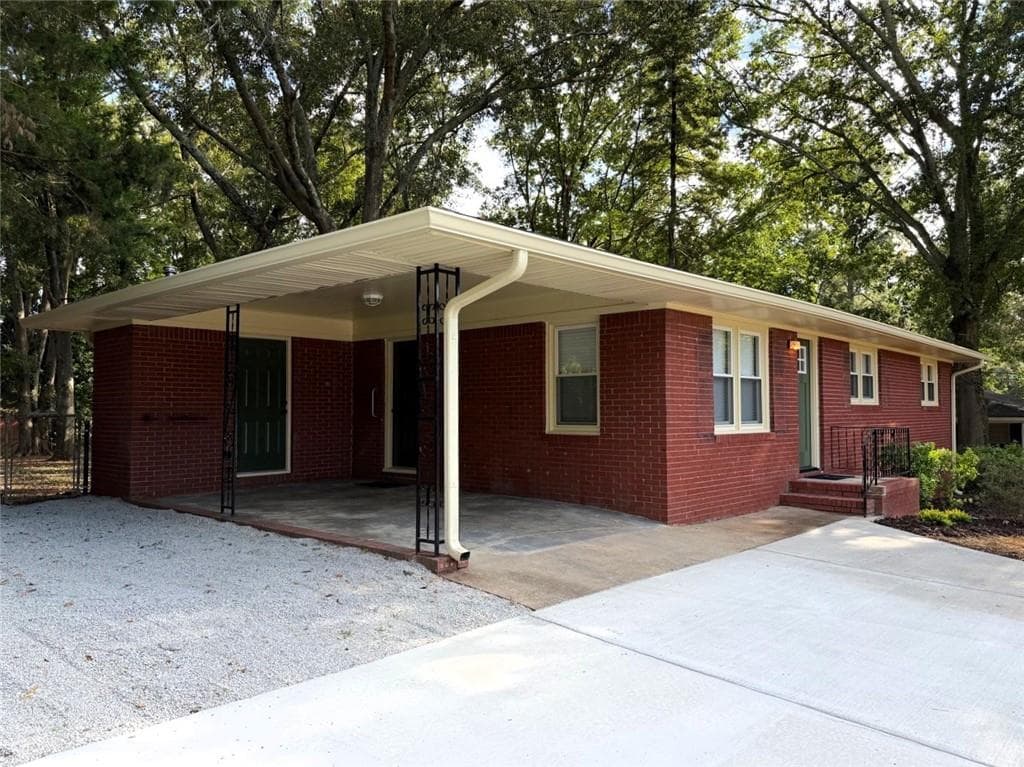 3 bedroom, 2 bathroom, 1,125 sq ft single family residence under contract at 11601 Veterans Memorial Highway, Douglasville, GA 30134 — photo 3