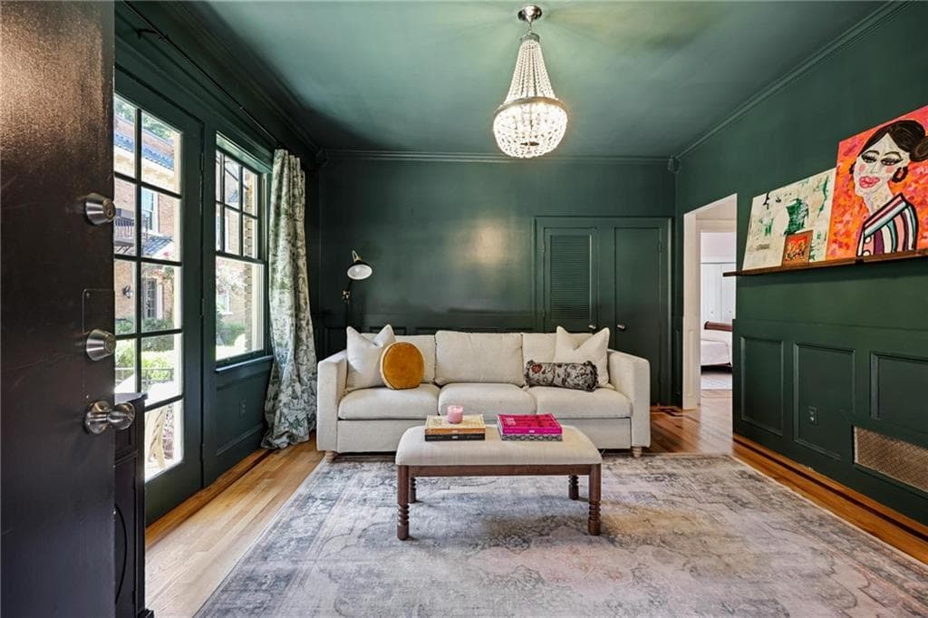 1 bedroom, 1 bathroom, 728 sq ft condominium for sale at 907 Piedmont Avenue 11, Atlanta, GA 30309 — photo 1 of 14