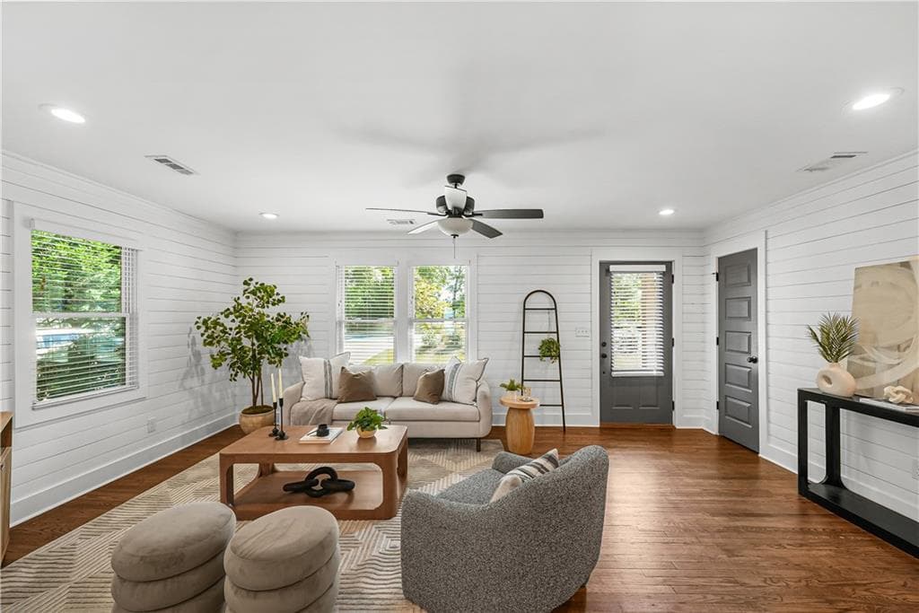 3 bedroom, 2 bathroom, 1,600 sq ft single family residence under contract at 811 Mclinden Avenue, Smyrna, GA 30080 — photo 4