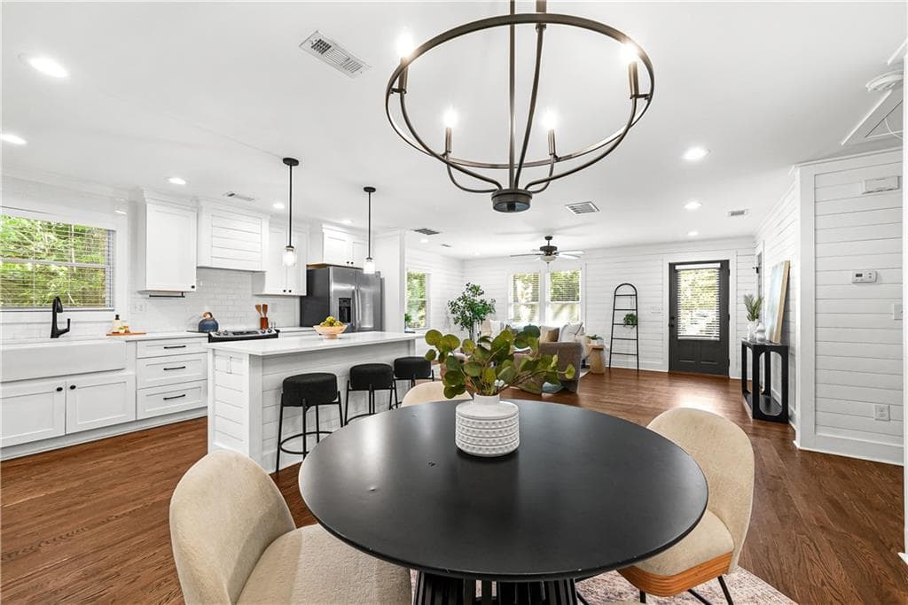3 bedroom, 2 bathroom, 1,600 sq ft single family residence under contract at 811 Mclinden Avenue, Smyrna, GA 30080 — photo 5