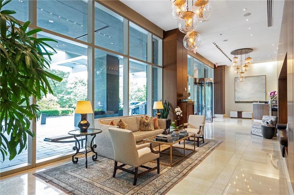 1 bedroom, 2 bathroom, 995 sq ft condominium for sale at 3630 Peachtree Road 2409, Atlanta, GA 30326 — photo 3