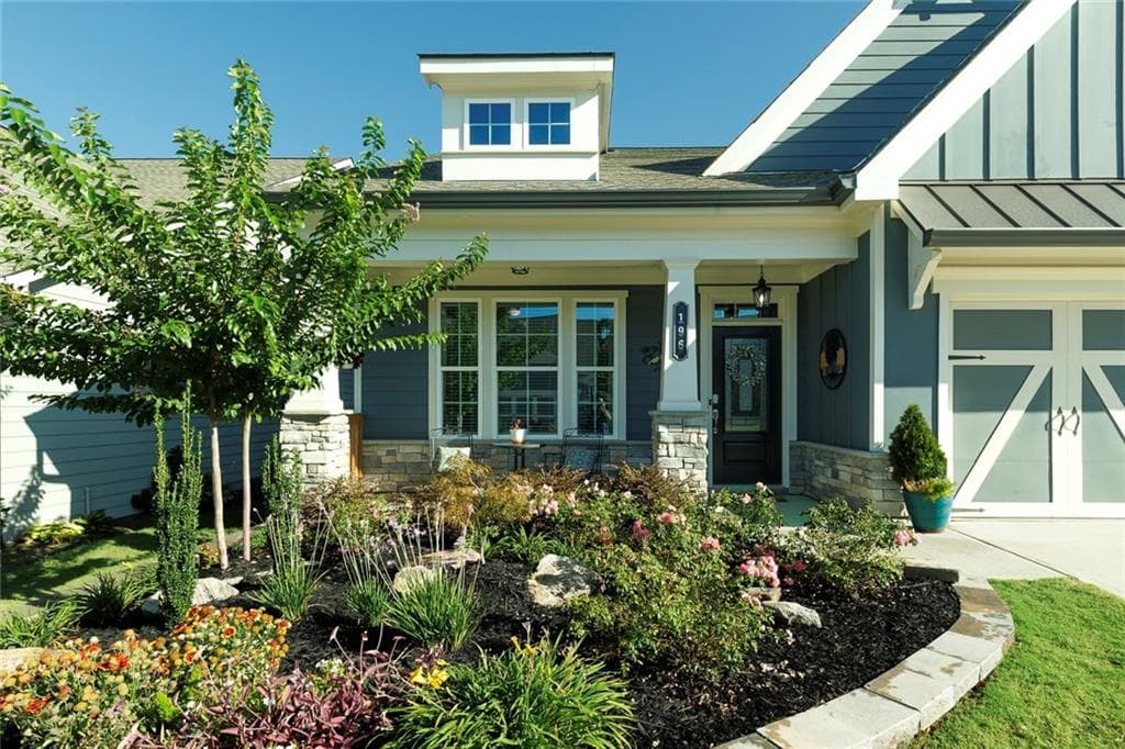 3 bedroom, 3 bathroom, 2,954 sq ft single family residence for sale at 196 Hickory Bluffs Parkway, Canton, GA 30114 — photo 2