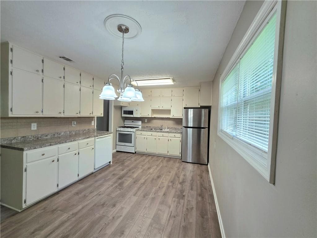 3 bedroom, 1 bathroom, 1,000 sq ft single family residence for rent at 3460 Meadowview Drive, Lithia Springs, GA 30122 for $1,500 a month — photo 5