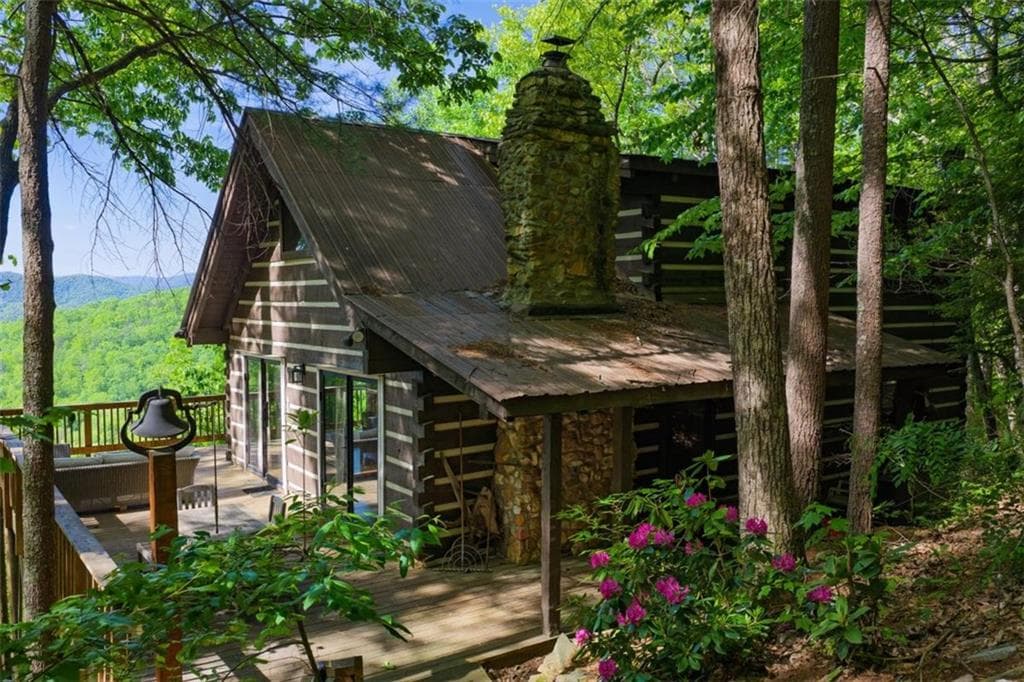 2 bedroom, 3 bathroom, 2,284 sq ft home for sale at 1049 Rockwater Road, Ellijay, GA