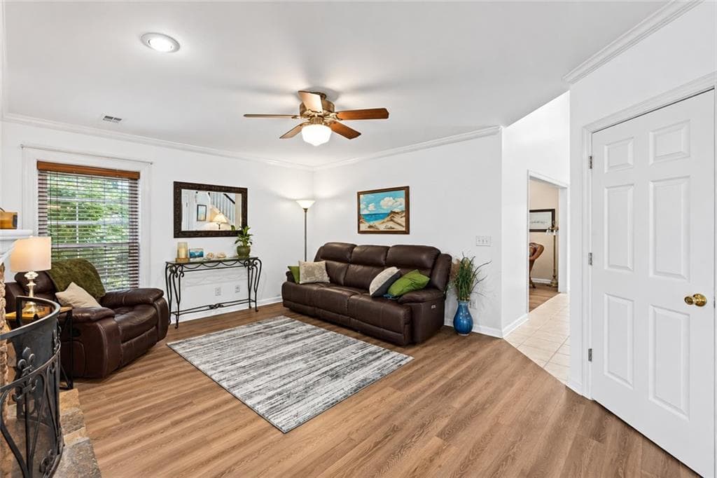 4 bedroom, 3 bathroom, 2,977 sq ft single family residence for sale at 1350 Gran Forest Drive, Cumming, GA 30041 — photo 9