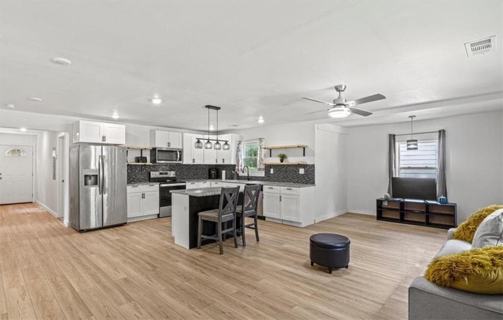 3 bedroom, 2 bathroom, 1,169 sq ft single family residence for sale at 1077 Peeples Street, Atlanta, GA 30310 — photo 3