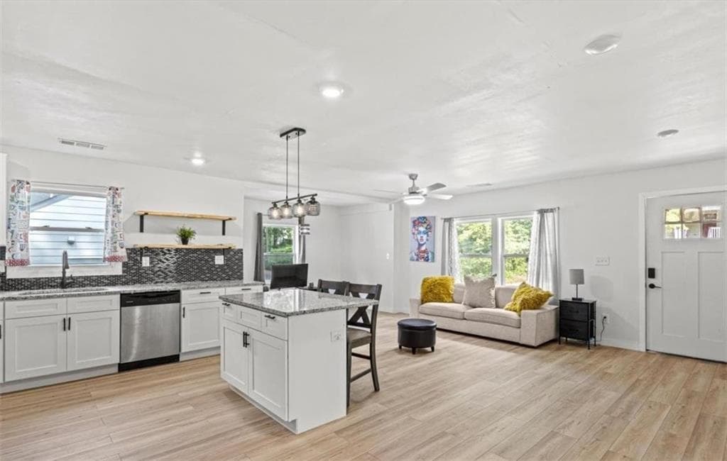 3 bedroom, 2 bathroom, 1,169 sq ft single family residence for sale at 1077 Peeples Street, Atlanta, GA 30310 — photo 4