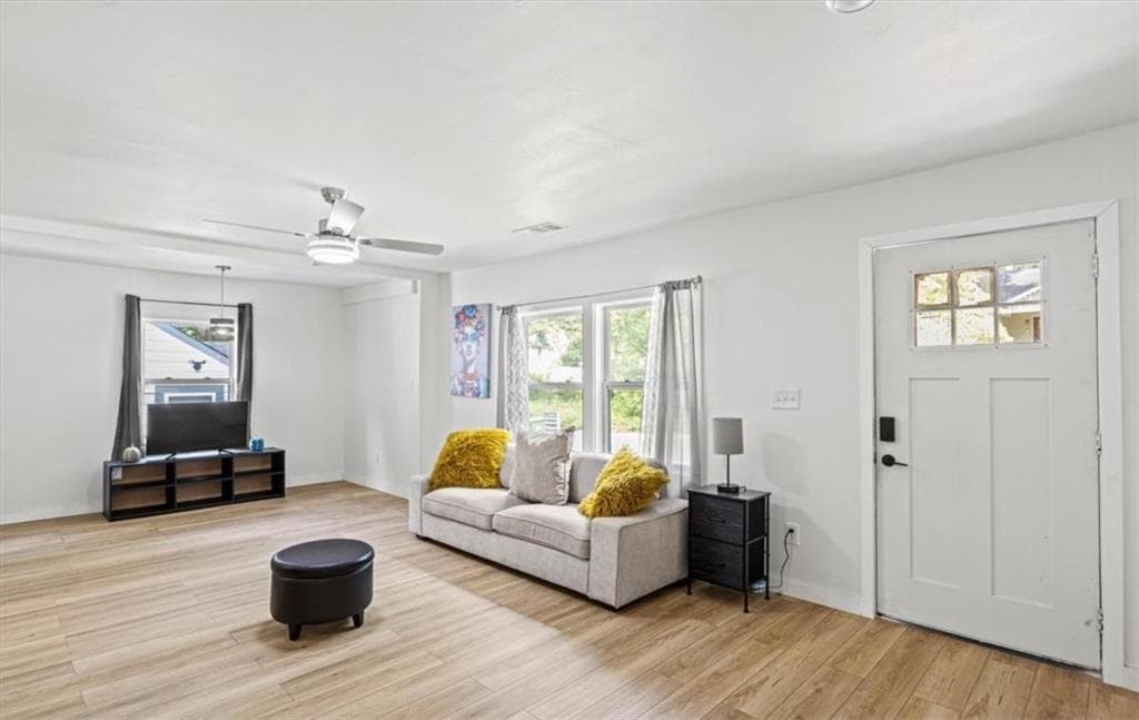 3 bedroom, 2 bathroom, 1,169 sq ft single family residence for sale at 1077 Peeples Street, Atlanta, GA 30310 — photo 8