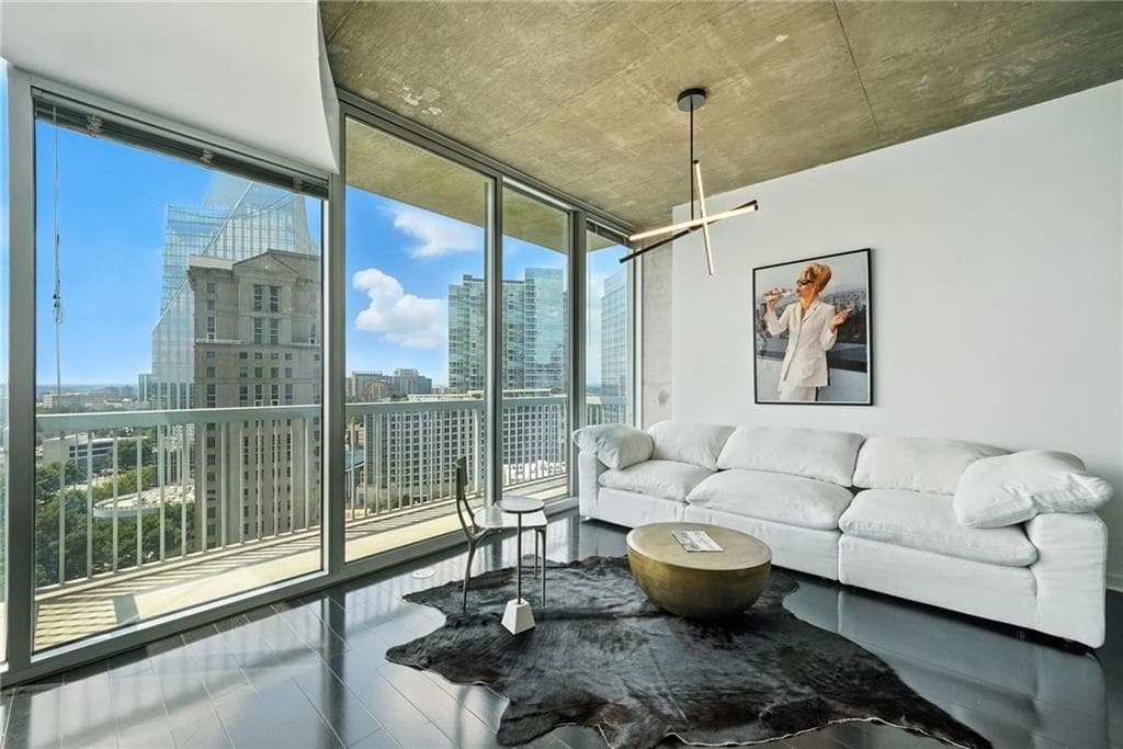 1 bedroom, 1 bathroom, 783 sq ft condominium for sale at 3324 Peachtree Road 1712, Atlanta, GA 30326 — photo 5