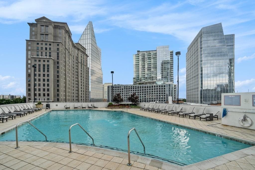 1 bedroom, 1 bathroom, 698 sq ft condominium for sale at 3324 Peachtree Road 1915, Atlanta, GA 30326