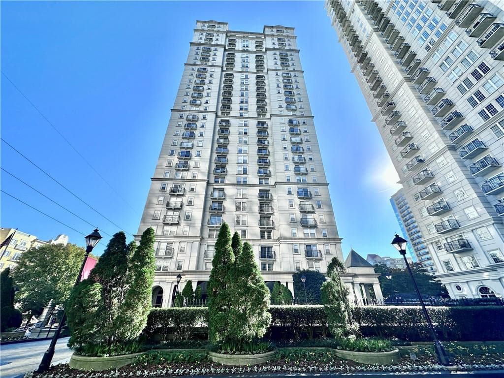 1 bedroom, 1 bathroom, 750 sq ft condominium for rent at 199 14th Street 409, Atlanta, GA 30309 for $1,750 a month — photo 1 of 30