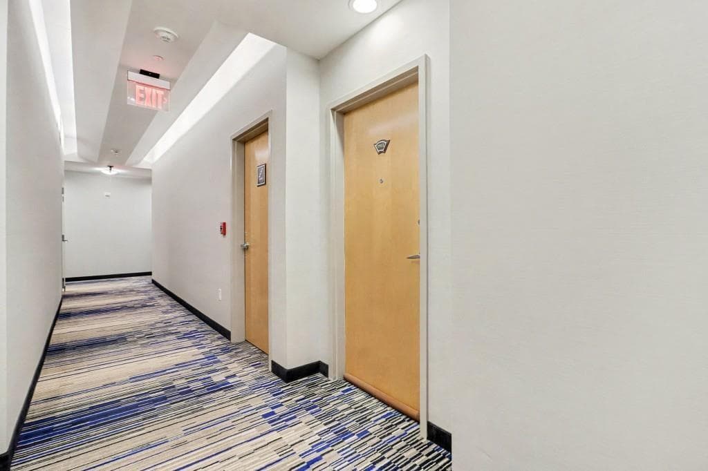 1 bedroom, 1 bathroom, 698 sq ft condominium for sale at 3324 Peachtree Road 1915, Atlanta, GA 30326 — photo 8