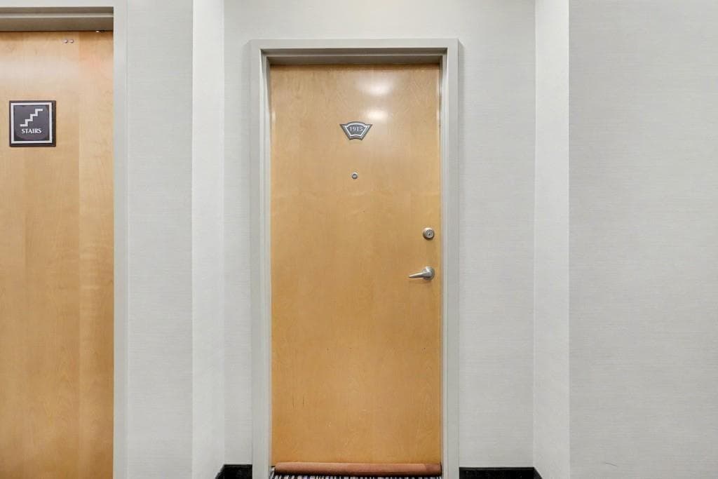 1 bedroom, 1 bathroom, 698 sq ft condominium for sale at 3324 Peachtree Road 1915, Atlanta, GA 30326 — photo 9
