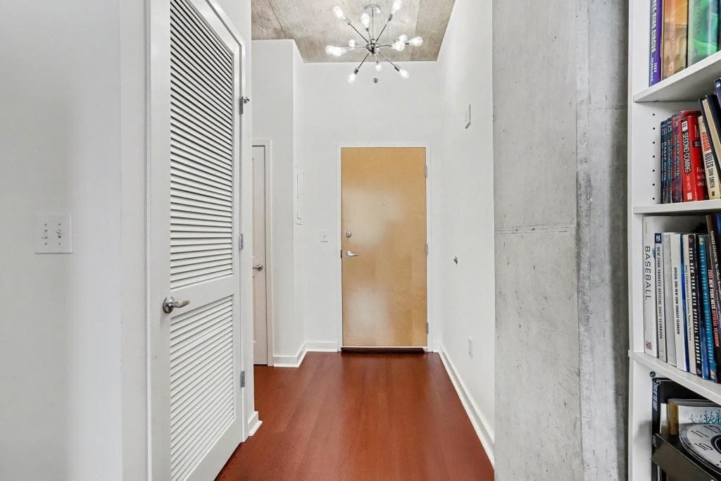 1 bedroom, 1 bathroom, 698 sq ft condominium for sale at 3324 Peachtree Road 1915, Atlanta, GA 30326 — photo 10
