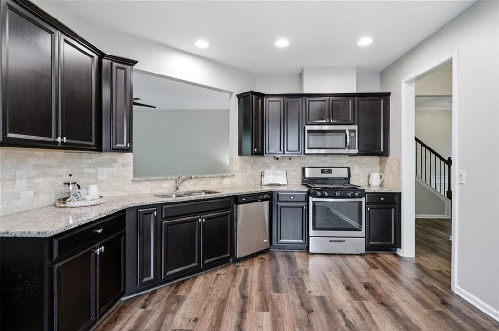 3 bedroom, 3 bathroom, 1,857 sq ft townhouse for sale at 4855 Waterbrooke Crossing, Alpharetta, GA 30004 — photo 9