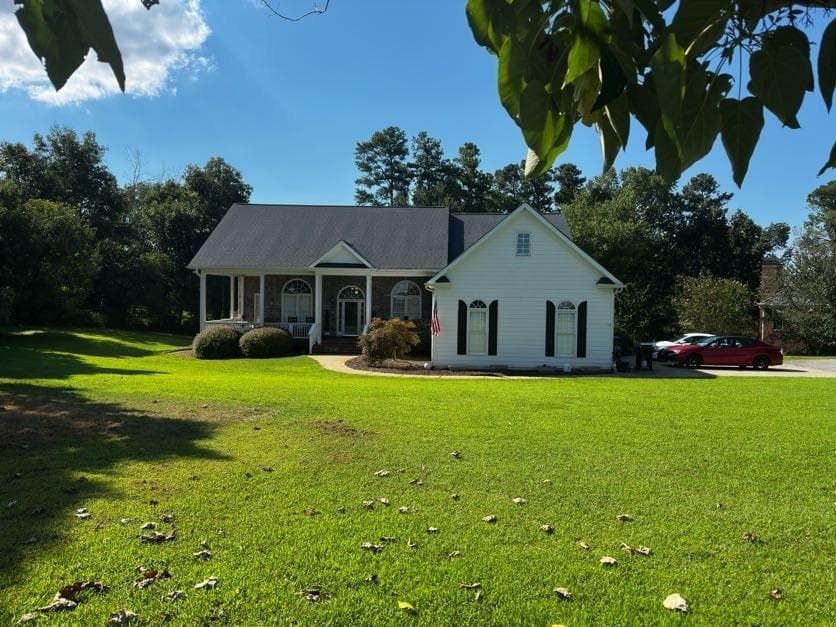 4 bedroom, 3 bathroom, 2,472 sq ft single family residence for sale at 5215 Blue Ridge Overlook, Dawsonville, GA 30534 — photo 2