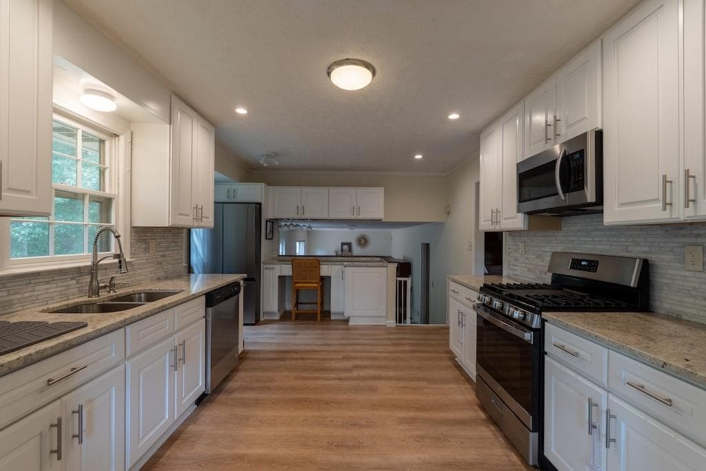 4 bedroom, 3 bathroom, 2,125 sq ft single family residence for sale at 539 Fond Du Lac Drive, Stone Mountain, GA 30088 — photo 4