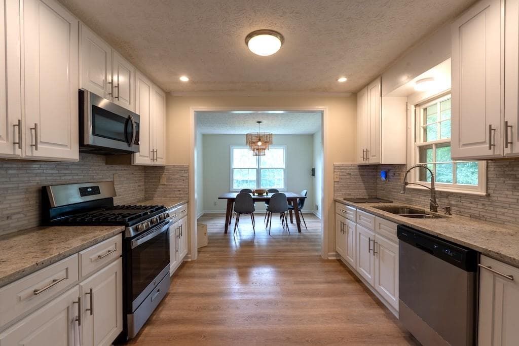 4 bedroom, 3 bathroom, 2,125 sq ft single family residence for sale at 539 Fond Du Lac Drive, Stone Mountain, GA 30088 — photo 2