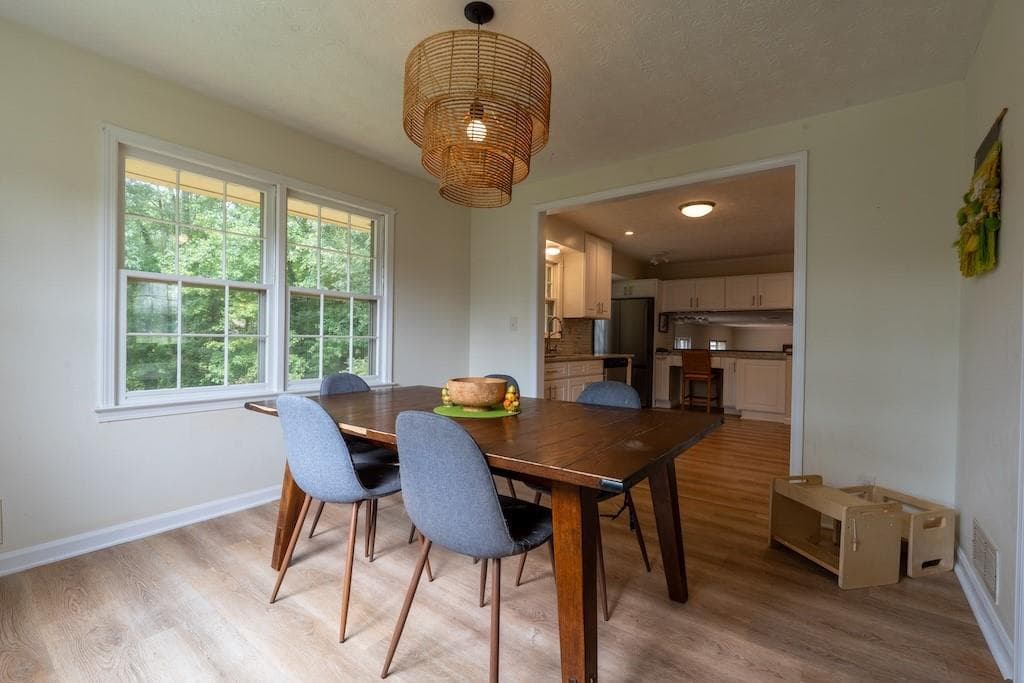 4 bedroom, 3 bathroom, 2,125 sq ft single family residence for sale at 539 Fond Du Lac Drive, Stone Mountain, GA 30088 — photo 6
