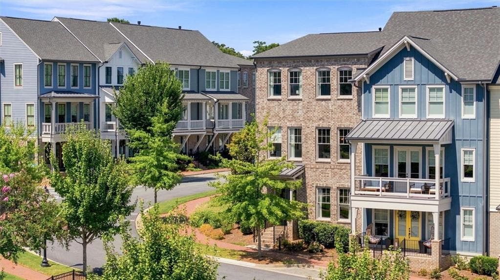 3 bedroom, 4 bathroom, 2,708 sq ft townhouse under contract at 560 Maplewood Drive, Roswell, GA 30075