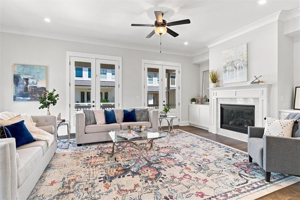 3 bedroom, 4 bathroom, 2,708 sq ft townhouse under contract at 560 Maplewood Drive, Roswell, GA 30075 — photo 3