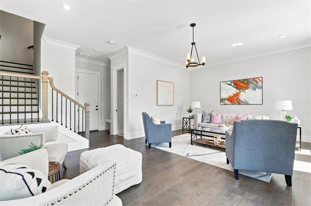 3 bedroom, 4 bathroom, 2,708 sq ft townhouse under contract at 560 Maplewood Drive, Roswell, GA 30075 — photo 4
